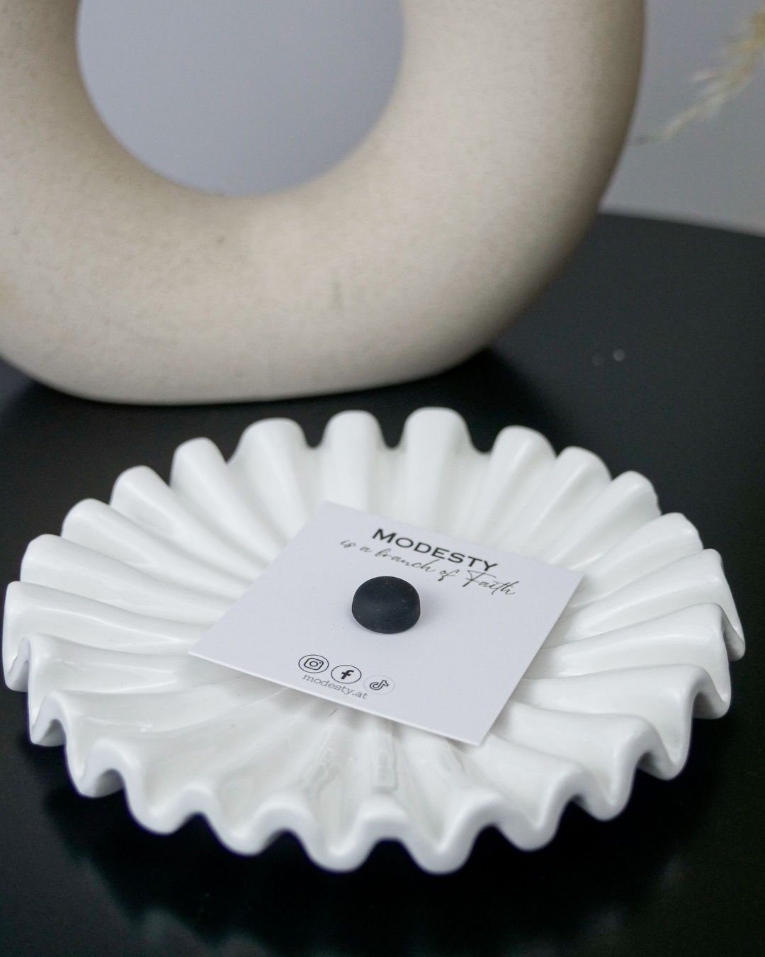 HIJAB MAGNET - BLACK - Modesty