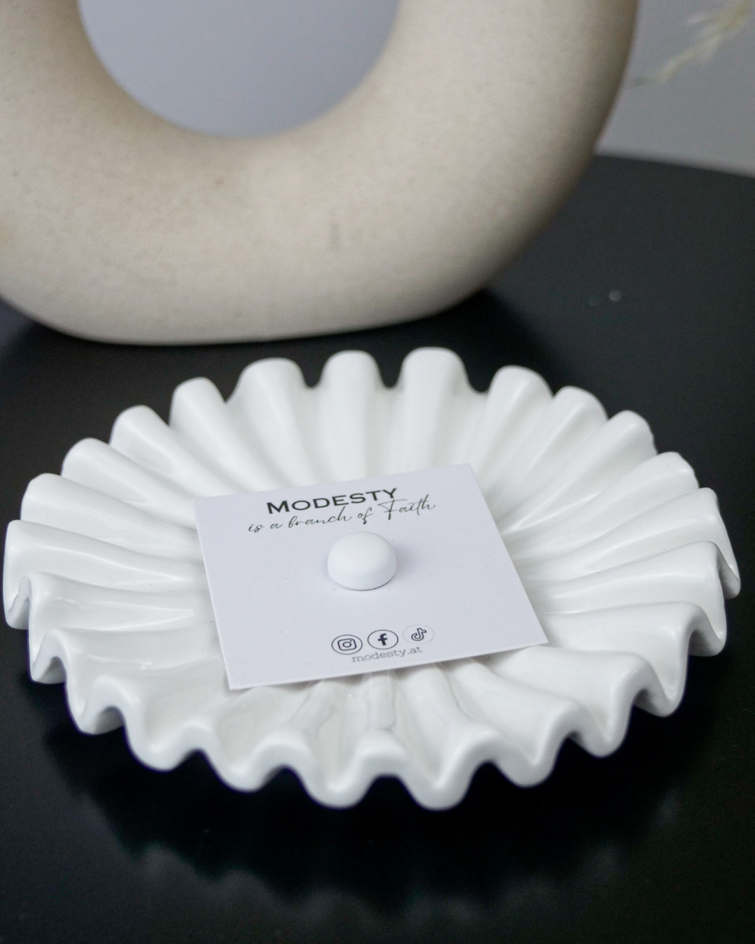 HIJAB MEGNET - WHITE - Modesty